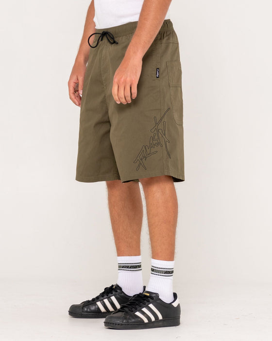 man-wearing-wear-eva-diy-elastic-short-in-shadow-army