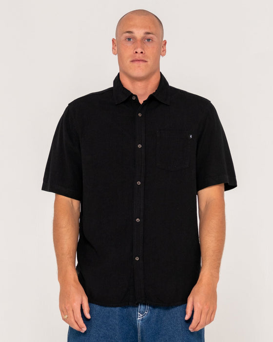man-wearing-overtone-short-sleeve-linen-shirt-in-black