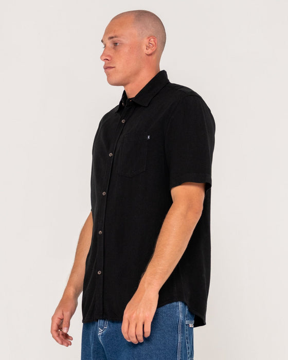 man-wearing-overtone-short-sleeve-linen-shirt-in-black