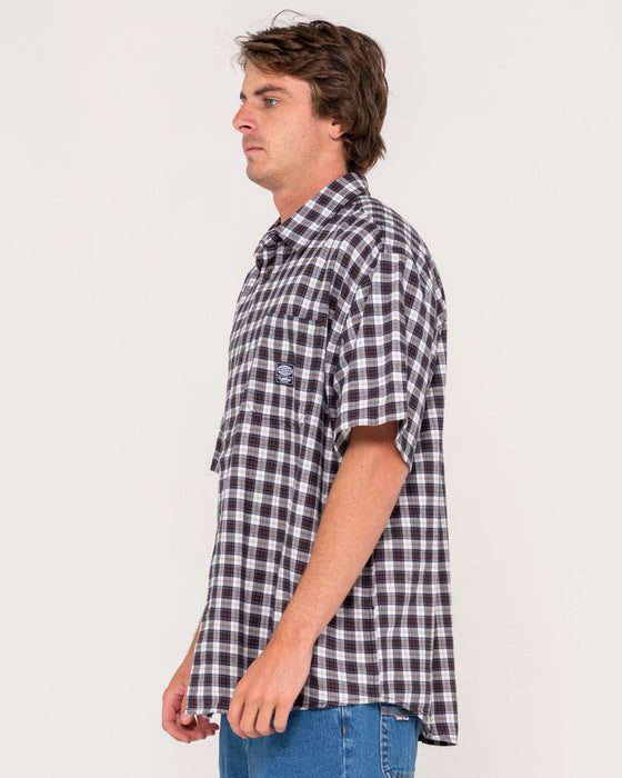 man-wearing-worldwide-curved-hem-short-sleeve-shirt-in-carbon