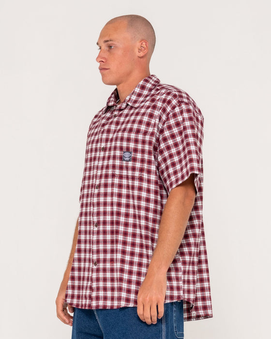 man-wearing-worldwide-curved-hem-short-sleeve-shirt-in-rhubarb