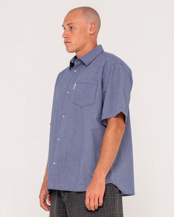 man-wearing-stasha-pocket-short-sleeve-shirt-in-navy-blue