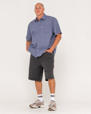 man-wearing-stasha-pocket-short-sleeve-shirt-in-navy-blue