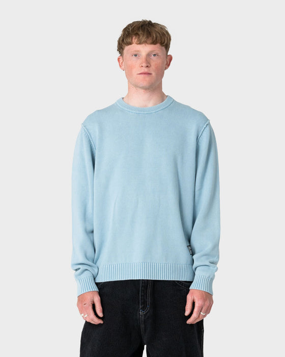man-wearing-decode-sweater-in-smoke-blue