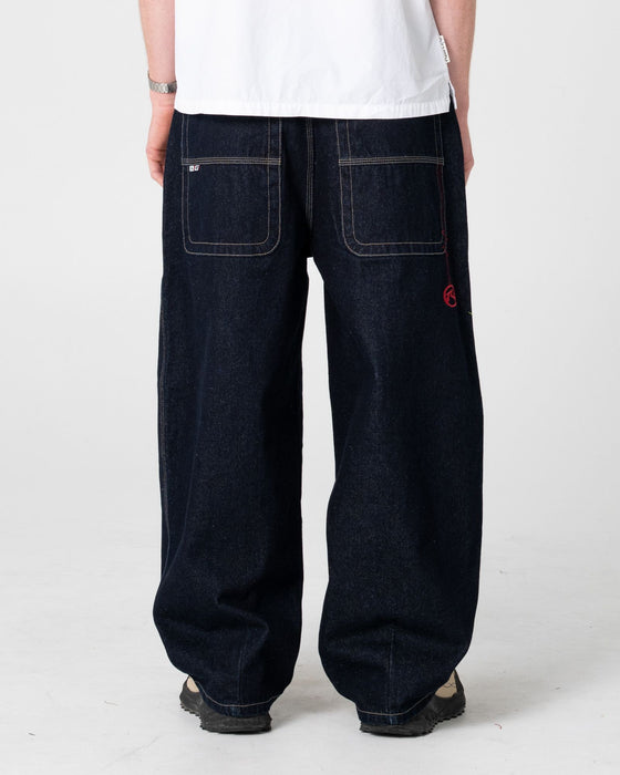 man-wearing-boneyard-2-0-cacoon-jean-in-raw-dawg-blue