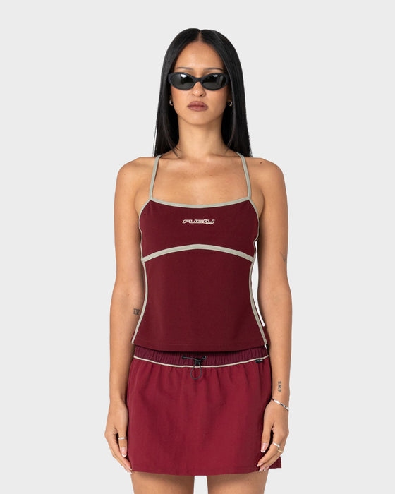 woman-wearing-freo-king-fitted-top-in-burgundy