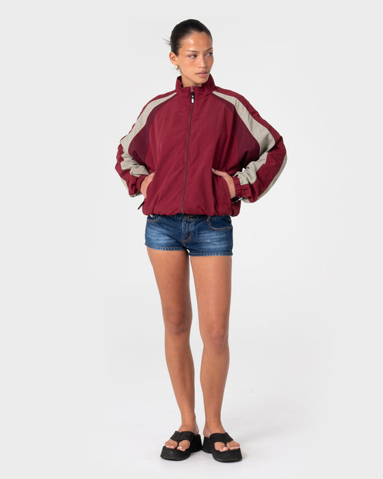 woman-wearing-breezy-wind-cheater-zip-through-jacket-in-cranberry
