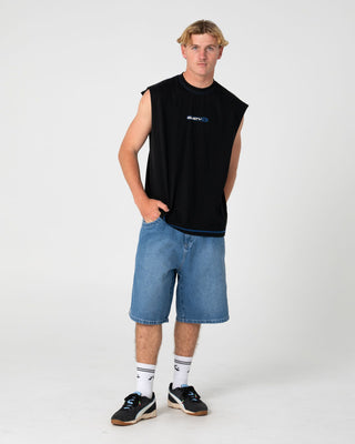 Man wearing Bus Down Muscle in Black