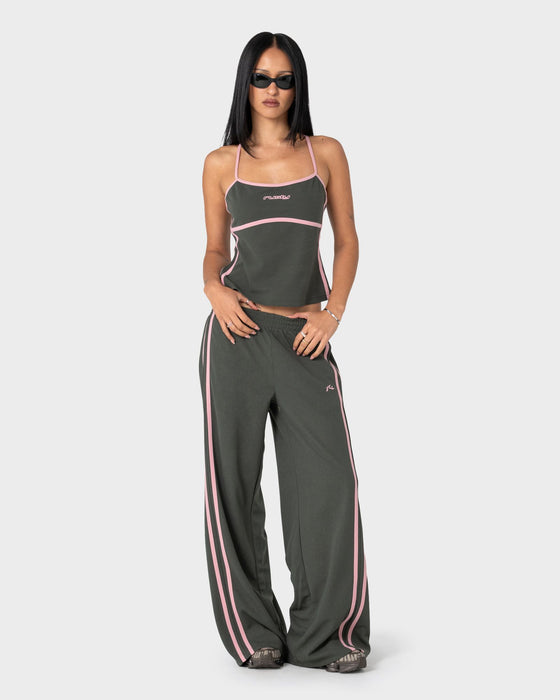 woman-wearing-sister-bronson-low-rise-wide-leg-pant-in-savanna-pink-a-boo
