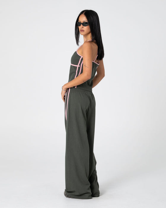woman-wearing-sister-bronson-low-rise-wide-leg-pant-in-savanna-pink-a-boo