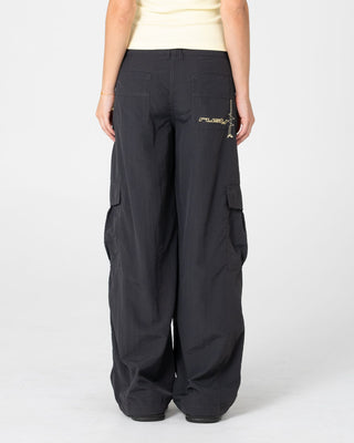 Woman wearing Melrose Loose Low Rise Cargo Pant in Carbon