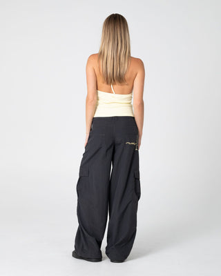 Woman wearing Melrose Loose Low Rise Cargo Pant in Carbon