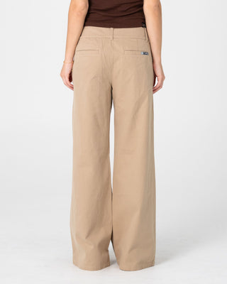 Woman wearing Beverley Low Rise Pant in Abbey Stone