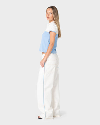 Woman wearing Flip Mommy Low Rise Wide Leg Jean 2.0 in Snowy White / Blue