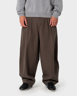 Man wearing Enigma Pleated Pant in Seaweed