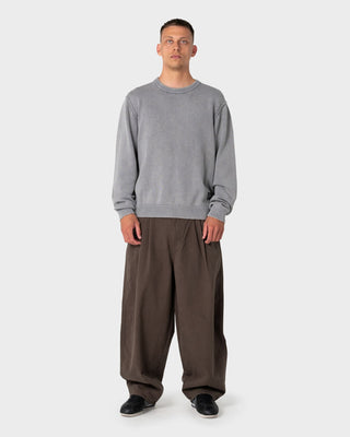 Man wearing Enigma Pleated Pant in Seaweed