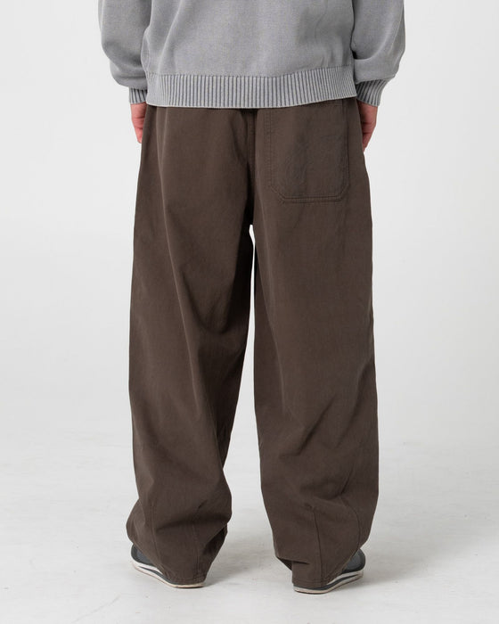 man-wearing-enigma-pleated-pant-in-seaweed