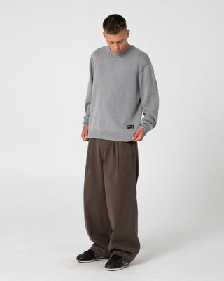 Man wearing Enigma Pleated Pant in Seaweed