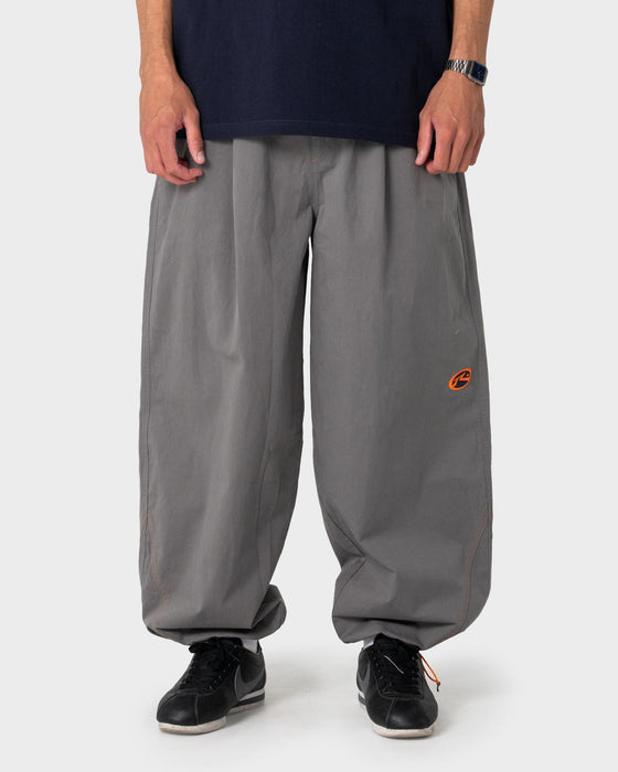 man-wearing-bullistic-elastic-pant-in-steel