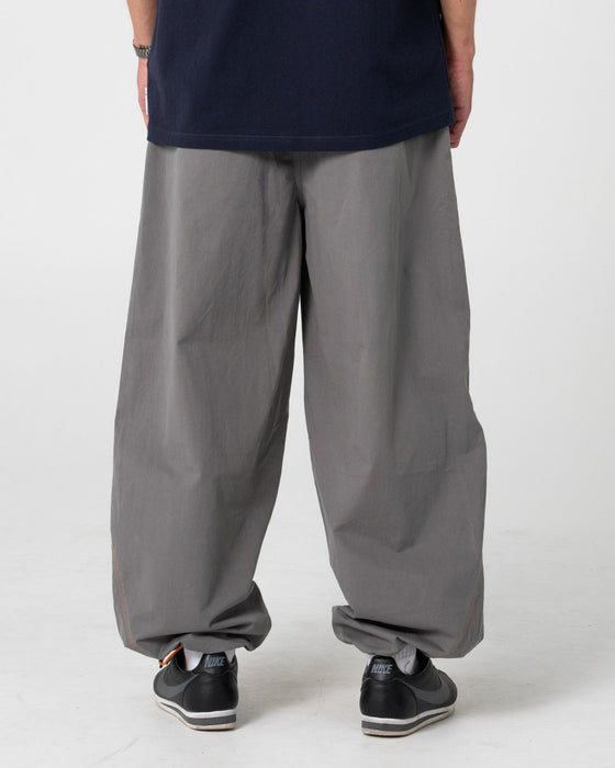 man-wearing-bullistic-elastic-pant-in-steel
