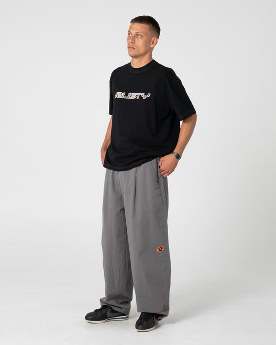 man-wearing-bullistic-elastic-pant-in-steel