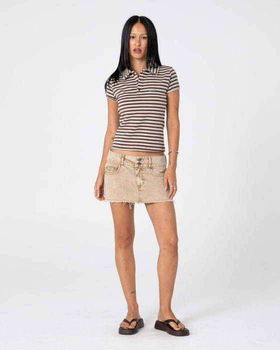 woman-wearing-roxxy-coffee-micro-mini-skirt-in-brown-stain