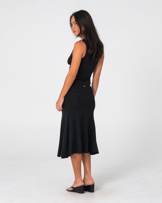 woman-wearing-vixen-low-rise-midi-skirt-in-black