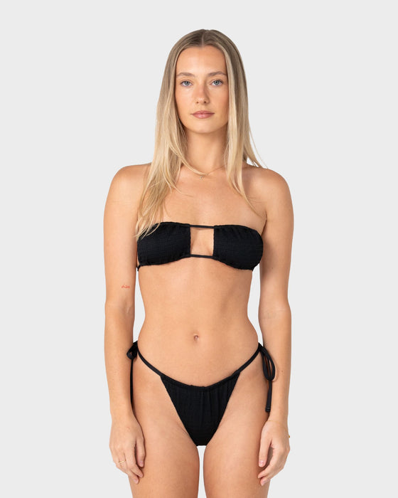 woman-wearing-cedar-bandeau-open-front-bikini-top-in-black