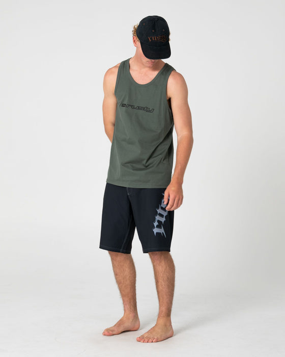 man-wearing-fragment-tank-in-shadow-army