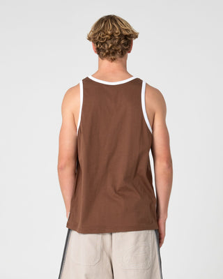 Man wearing Speedrun Tank in Pinecone