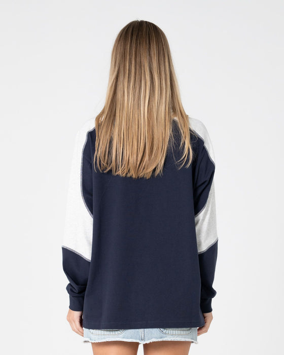 woman-wearing-timmy-target-contrast-l-s-tee-in-navy-blue