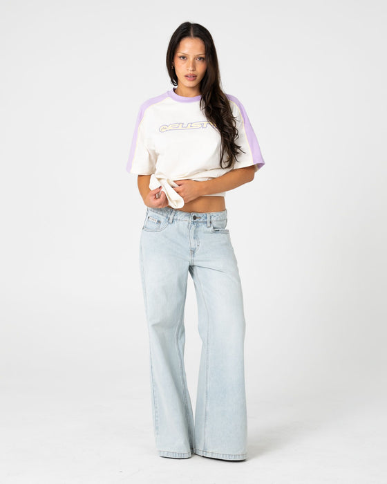 woman-wearing-timmy-target-220-oversize-tee-in-cream-mulberry-purple