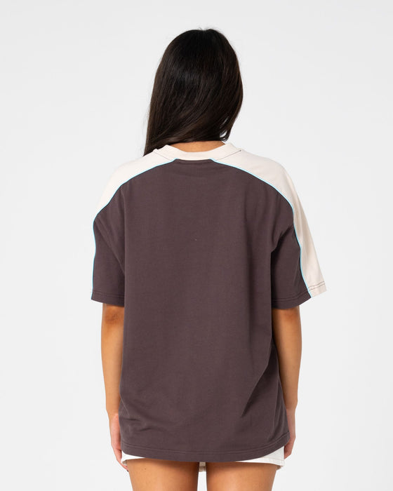 woman-wearing-timmy-target-220-oversize-tee-in-java-cream