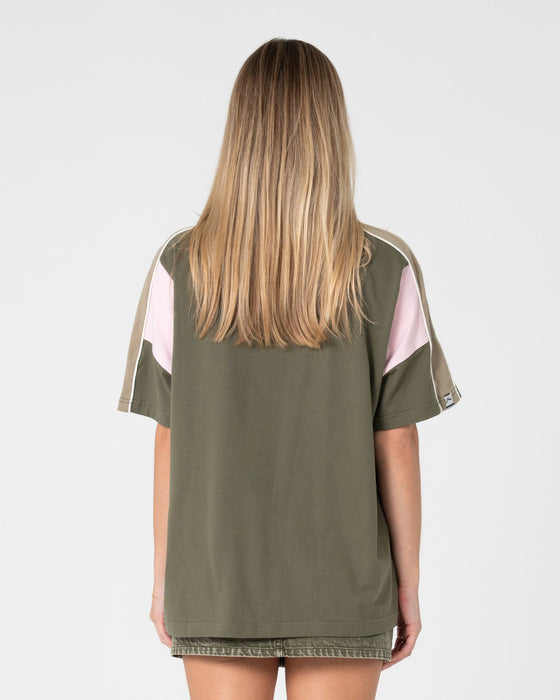 woman-wearing-new-break-220-oversize-tee-in-savanna