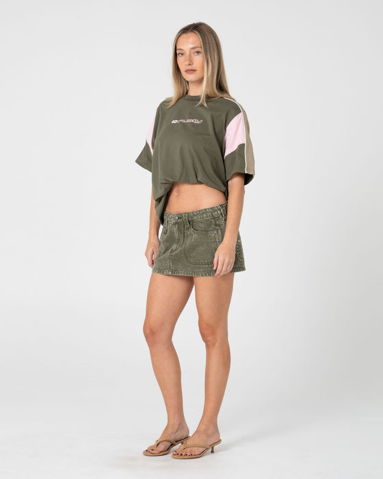 woman-wearing-new-break-220-oversize-tee-in-savanna