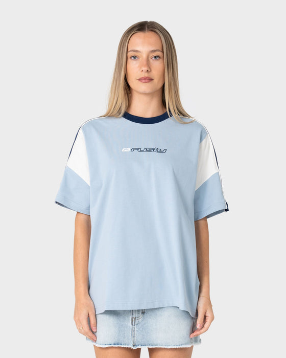 woman-wearing-new-break-220-oversize-tee-in-sea-blue