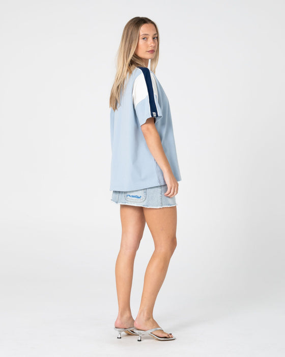 woman-wearing-new-break-220-oversize-tee-in-sea-blue