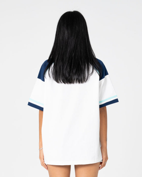 woman-wearing-cruz-220-oversize-tee-in-white-blue