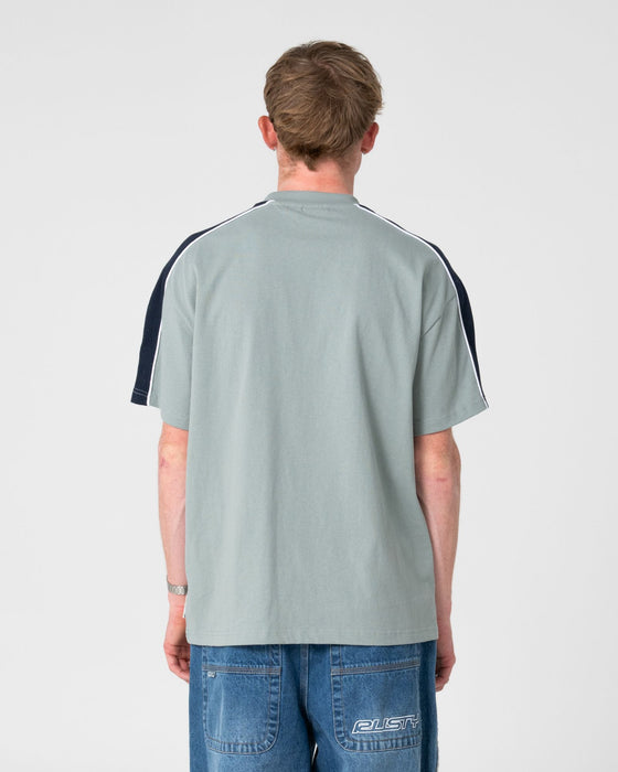 man-wearing-alonso-3-0-short-sleeve-tee-in-slate