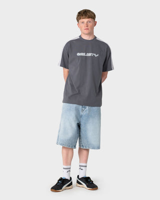Man wearing Alonso 3.0 Short Sleeve Tee in Steel