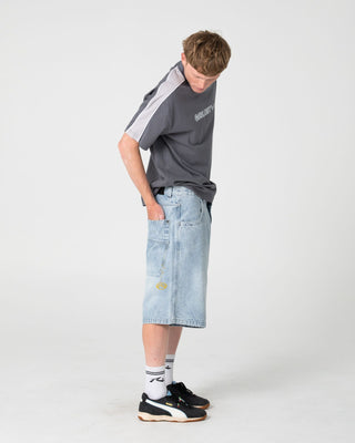 Man wearing Alonso 3.0 Short Sleeve Tee in Steel