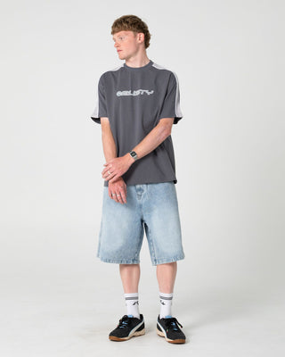 Man wearing Alonso 3.0 Short Sleeve Tee in Steel