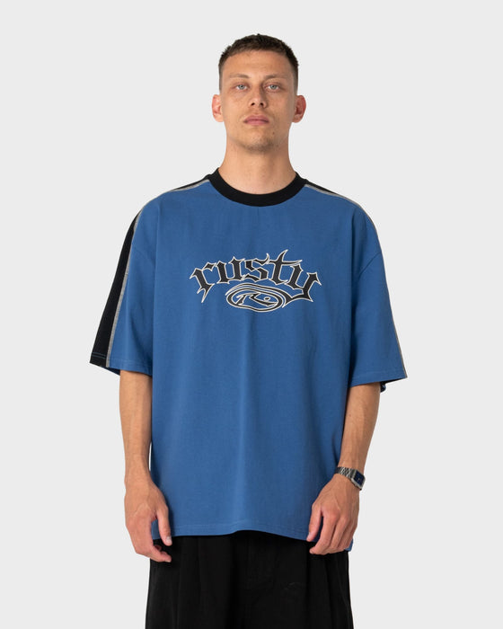 man-wearing-scream-short-sleeve-tee-in-atlantic-blue