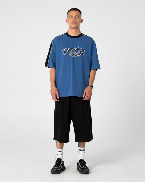 man-wearing-scream-short-sleeve-tee-in-atlantic-blue