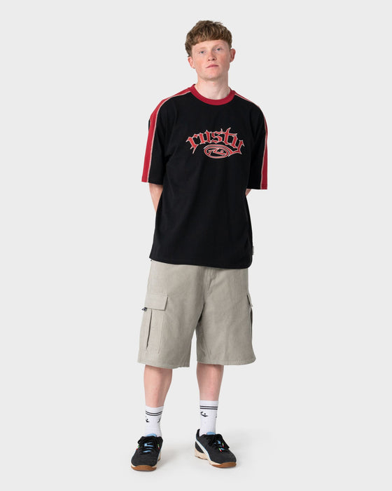 man-wearing-scream-short-sleeve-tee-in-black-2
