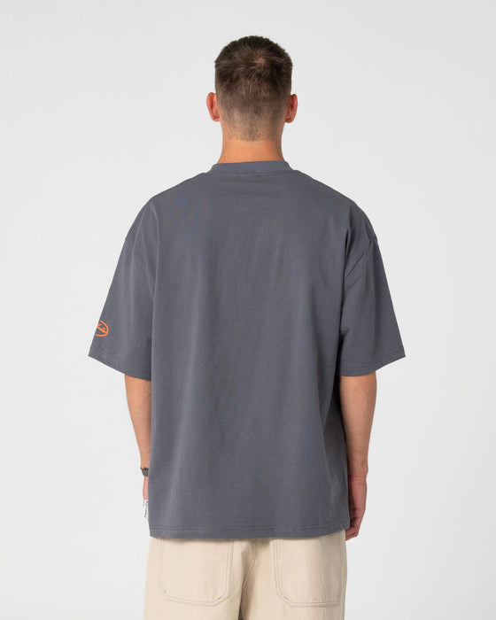 man-wearing-outliner-short-sleeve-tee-in-steel