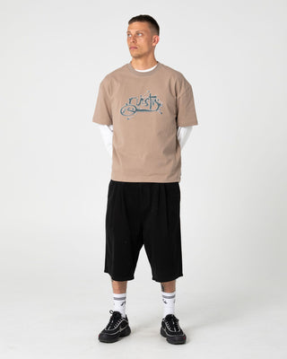 Man wearing Spray N Pray Short Sleeve Tee in Mushroom