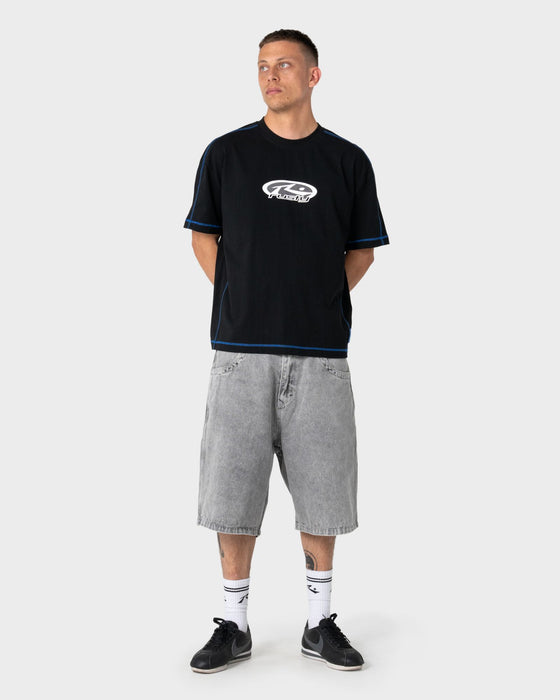 man-wearing-gridlock-short-sleeve-tee-in-black