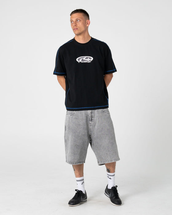 man-wearing-gridlock-short-sleeve-tee-in-black
