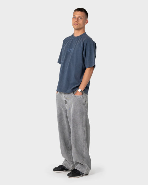 man-wearing-trawla-short-sleeve-tee-in-atlantic-blue